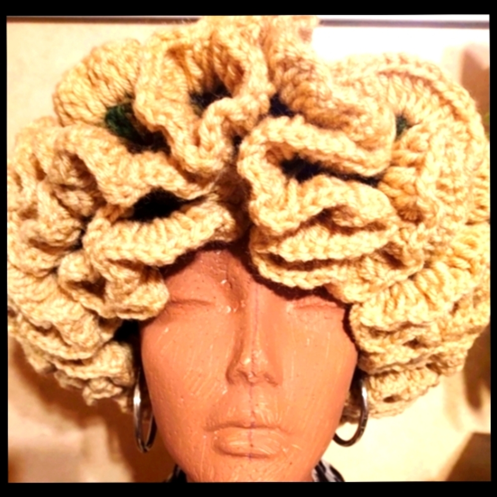#L❤️VE:HANDMADE.  Crochet Ruffle HAT
